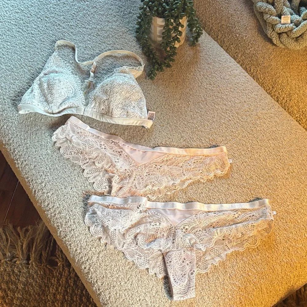 Lace Intimates Set in Cream